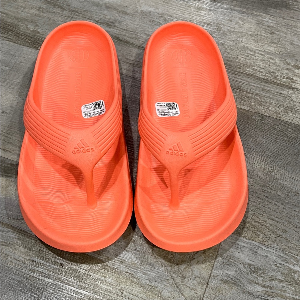 Adidas flip-flops 🩴‎ sandals size  mens 7 Vibrant Orange Flip Flops